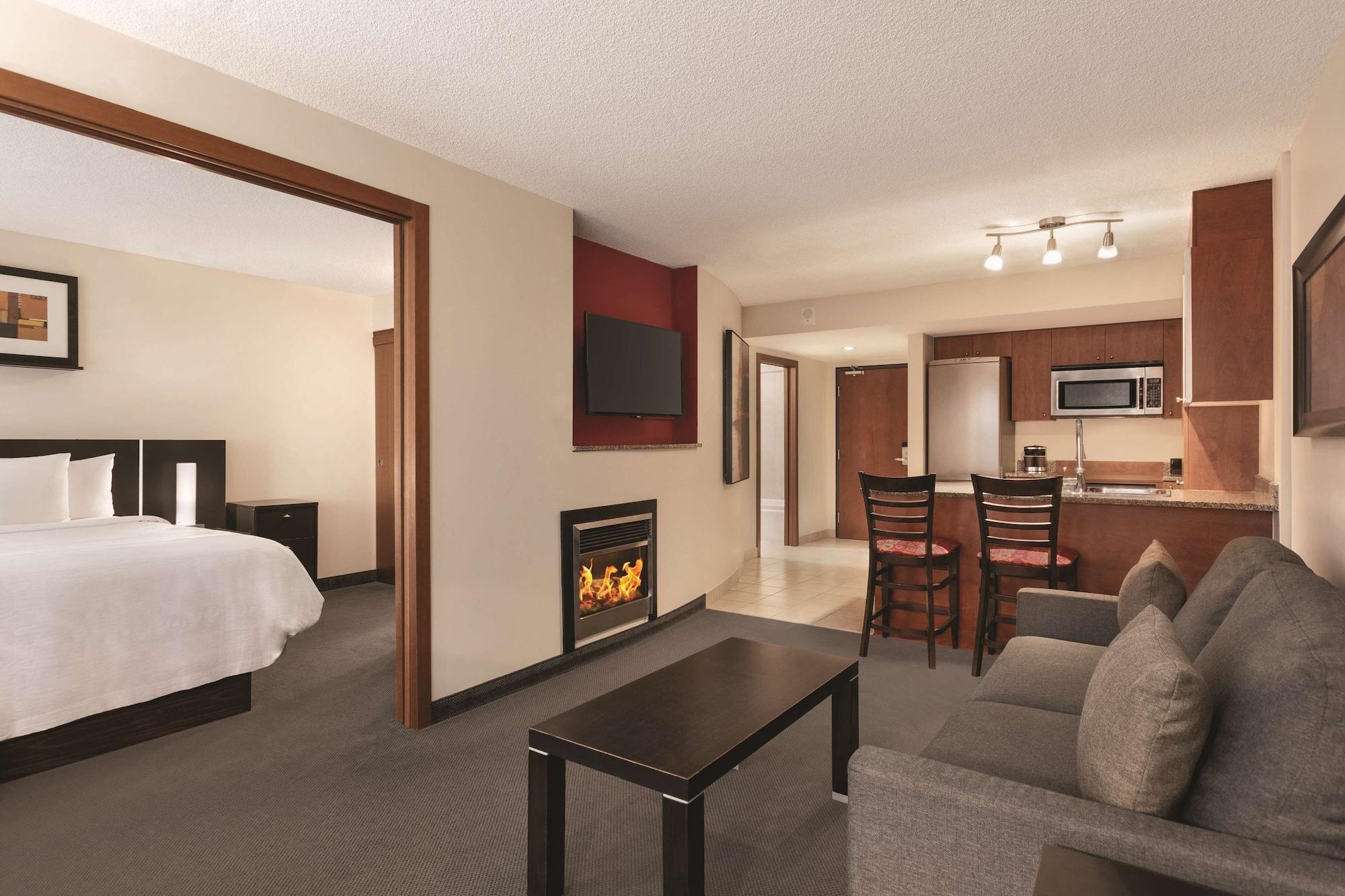Embassy Suites By Hilton - Montreal Exterior photo