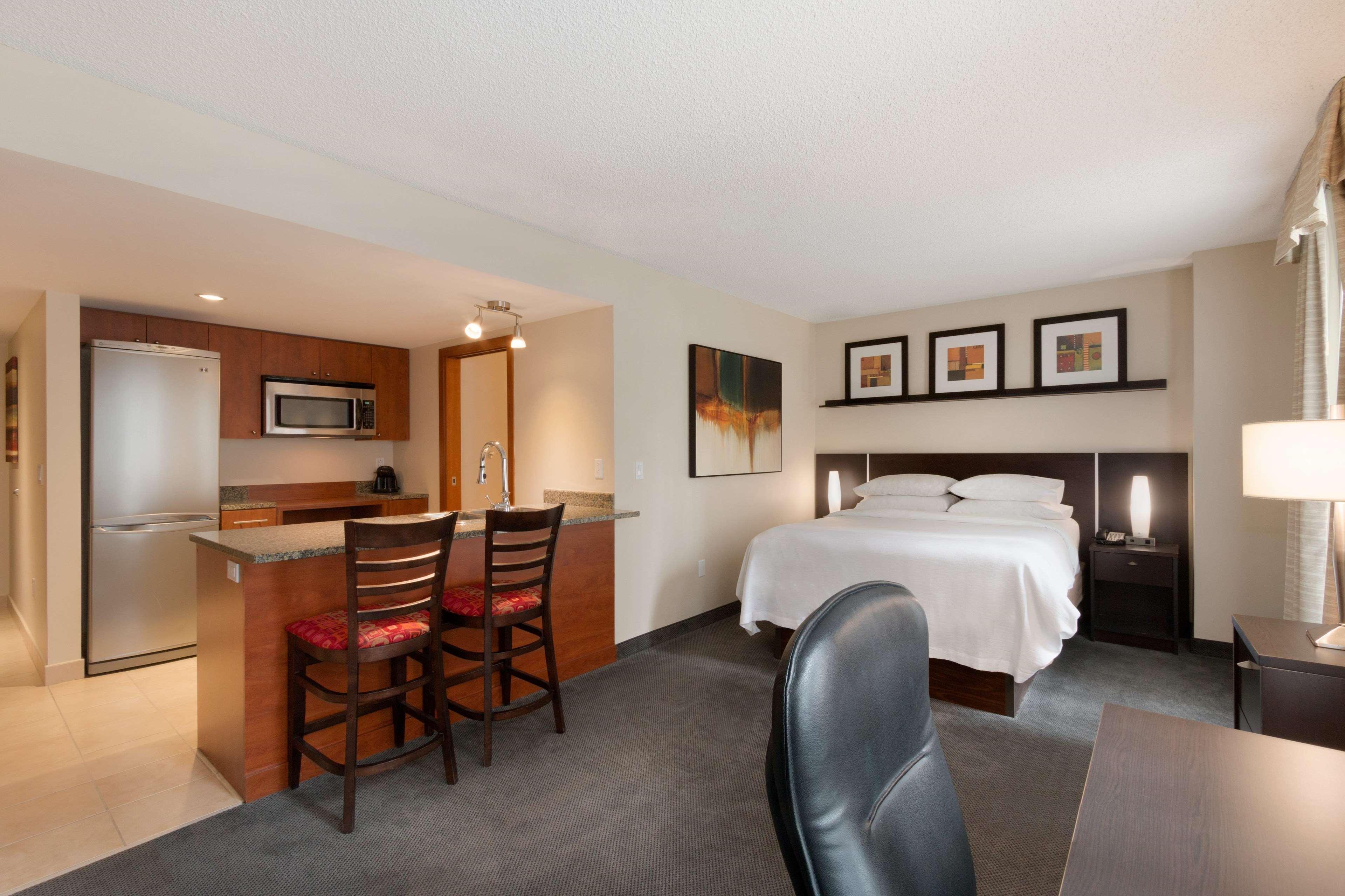 Embassy Suites By Hilton - Montreal Exterior photo
