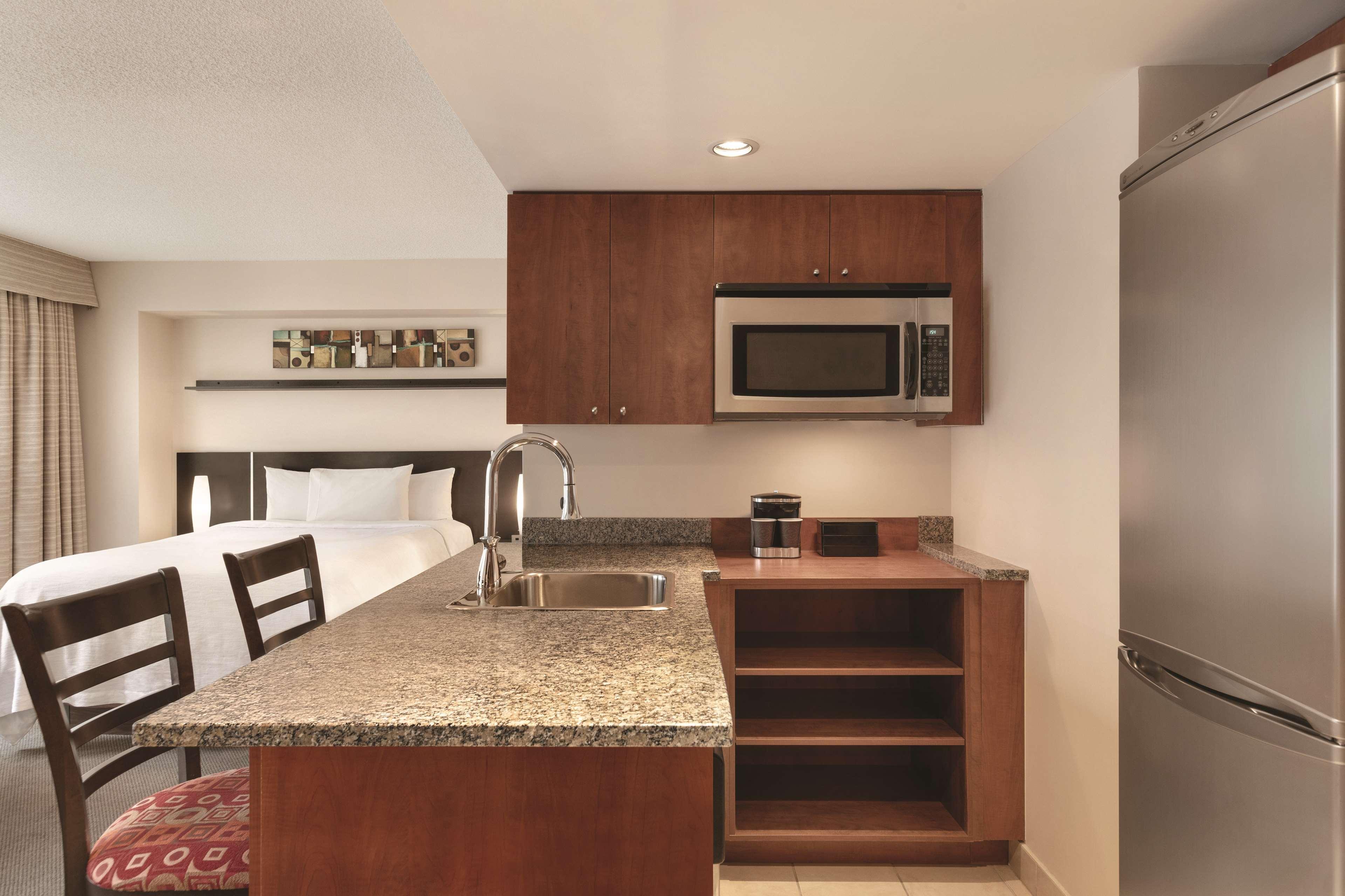 Embassy Suites By Hilton - Montreal Exterior photo