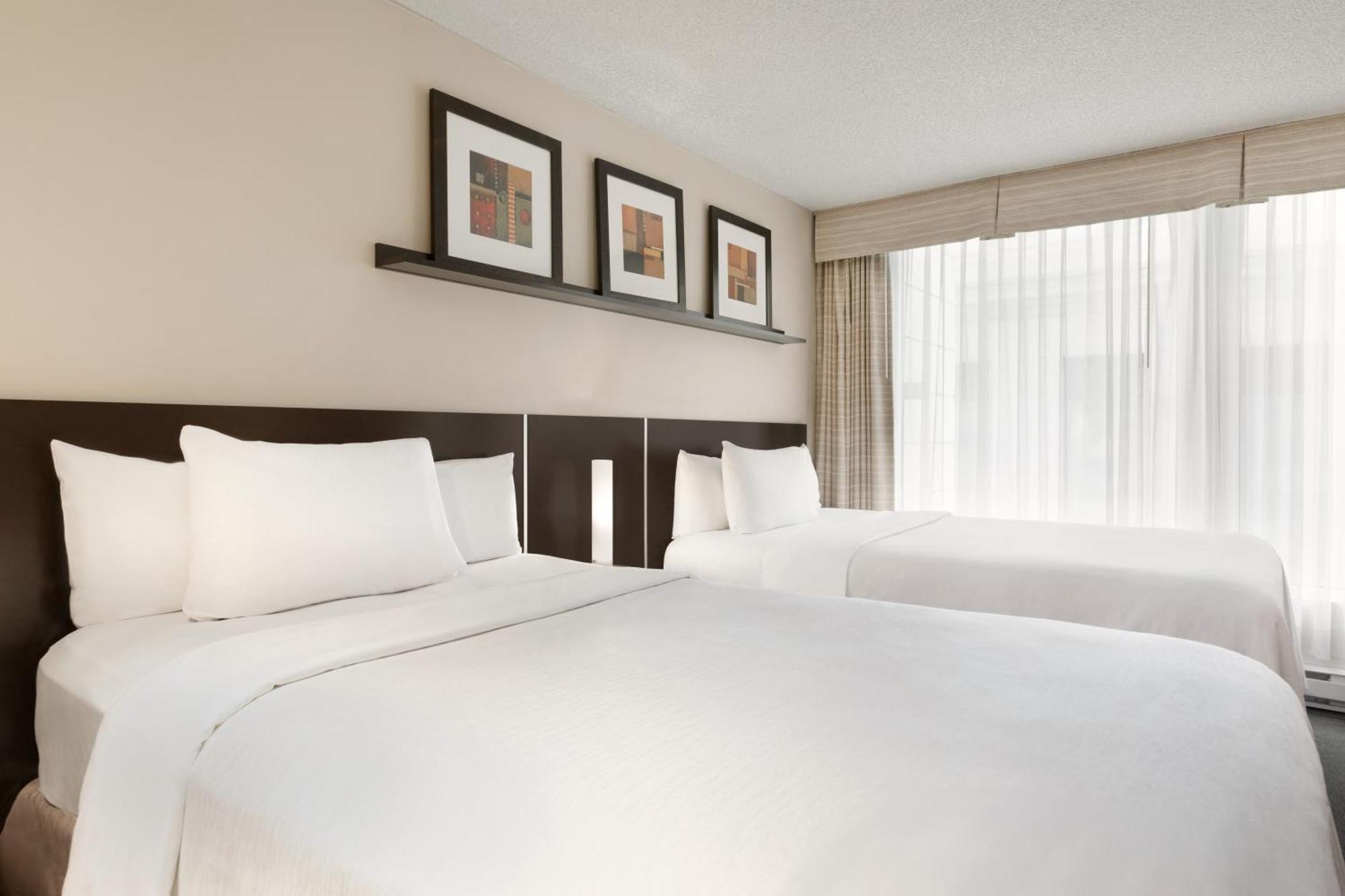 Embassy Suites By Hilton - Montreal Exterior photo