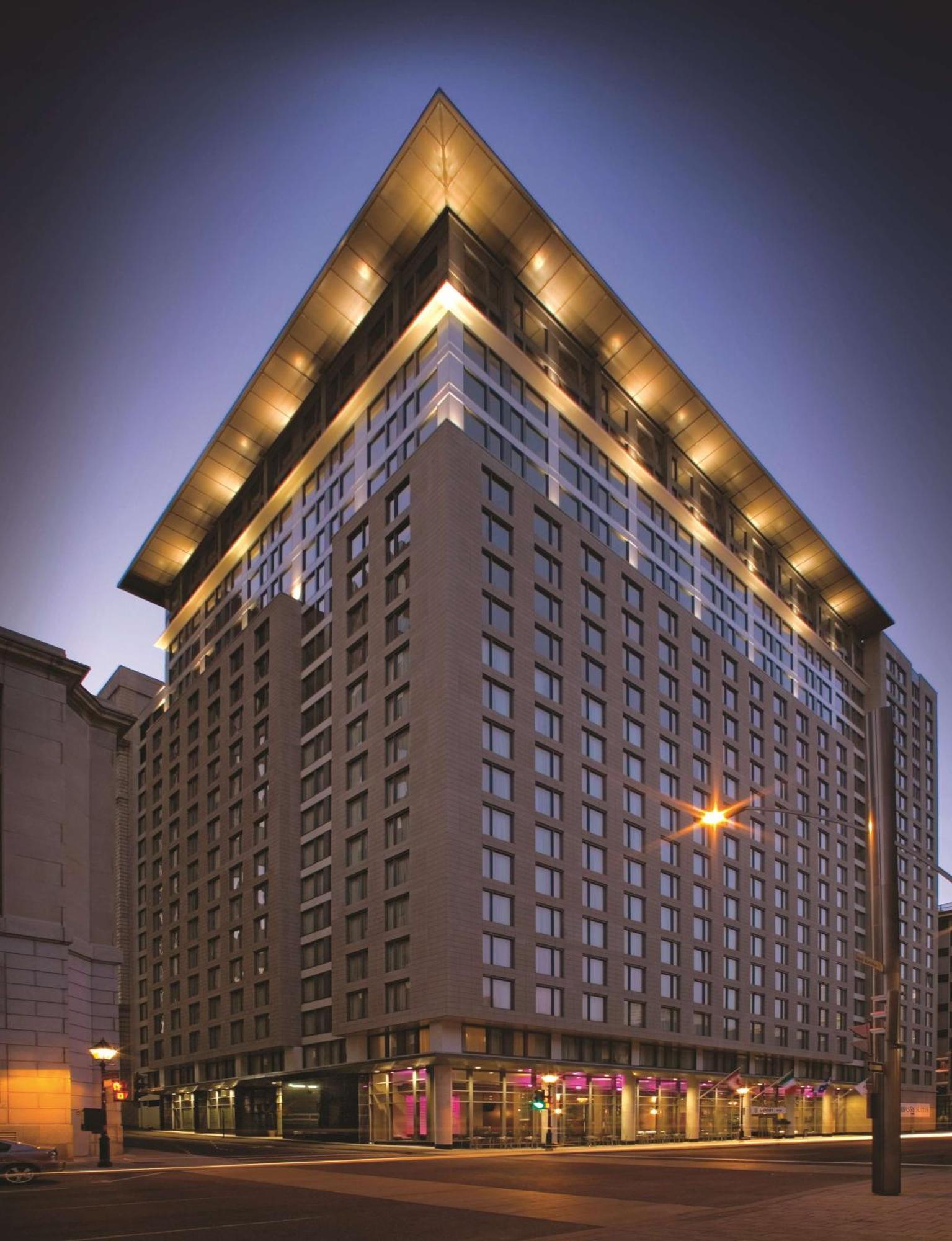 Embassy Suites By Hilton - Montreal Exterior photo