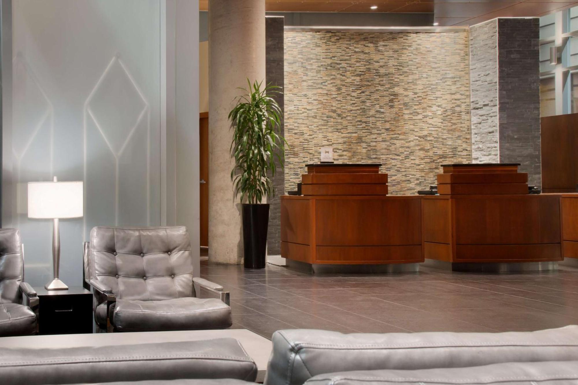 Embassy Suites By Hilton - Montreal Exterior photo